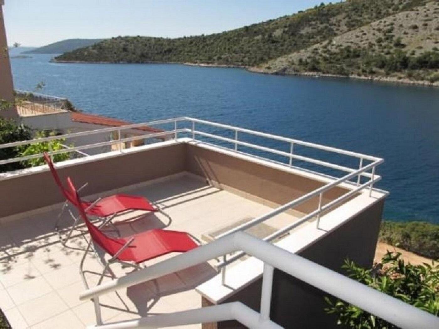 Apartments Ljubi Vinišće Екстериор снимка