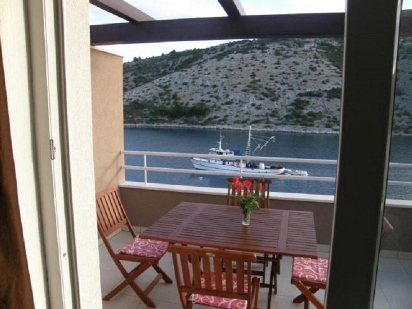 Apartments Ljubi Vinišće Екстериор снимка