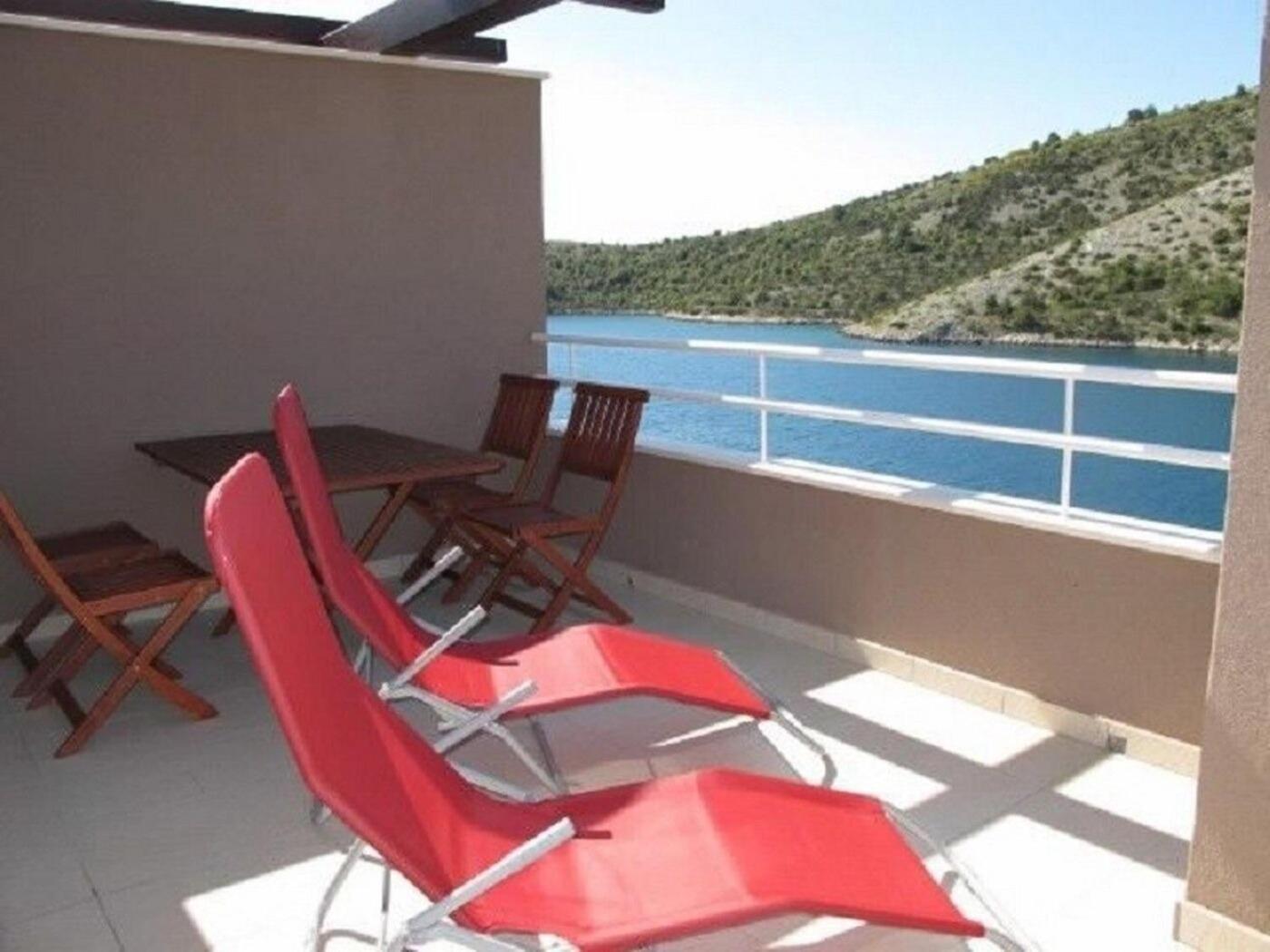 Apartments Ljubi Vinišće Екстериор снимка