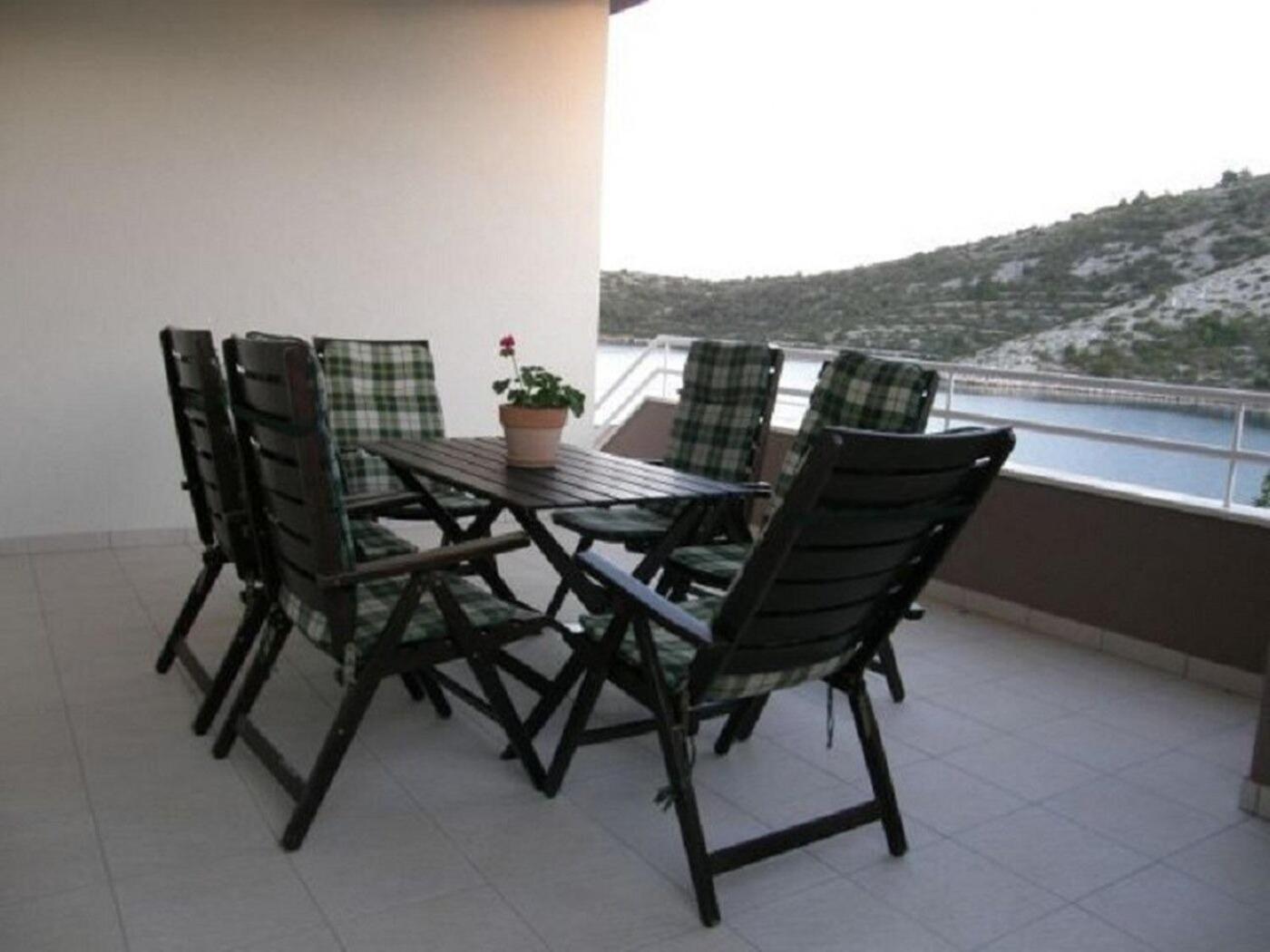 Apartments Ljubi Vinišće Екстериор снимка