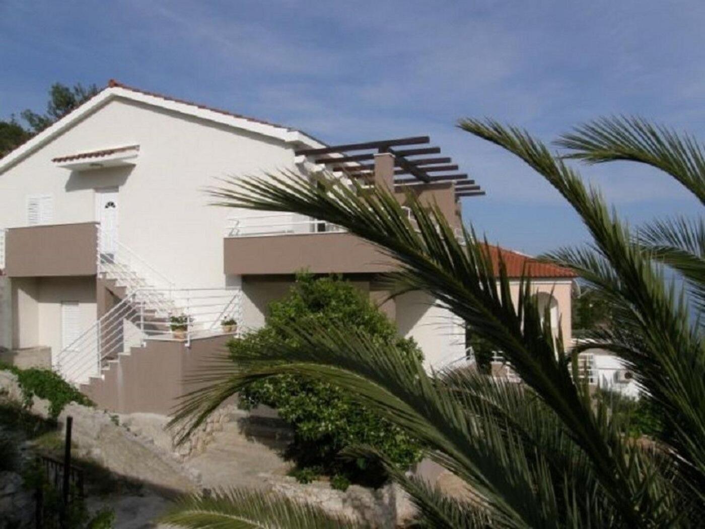 Apartments Ljubi Vinišće Екстериор снимка