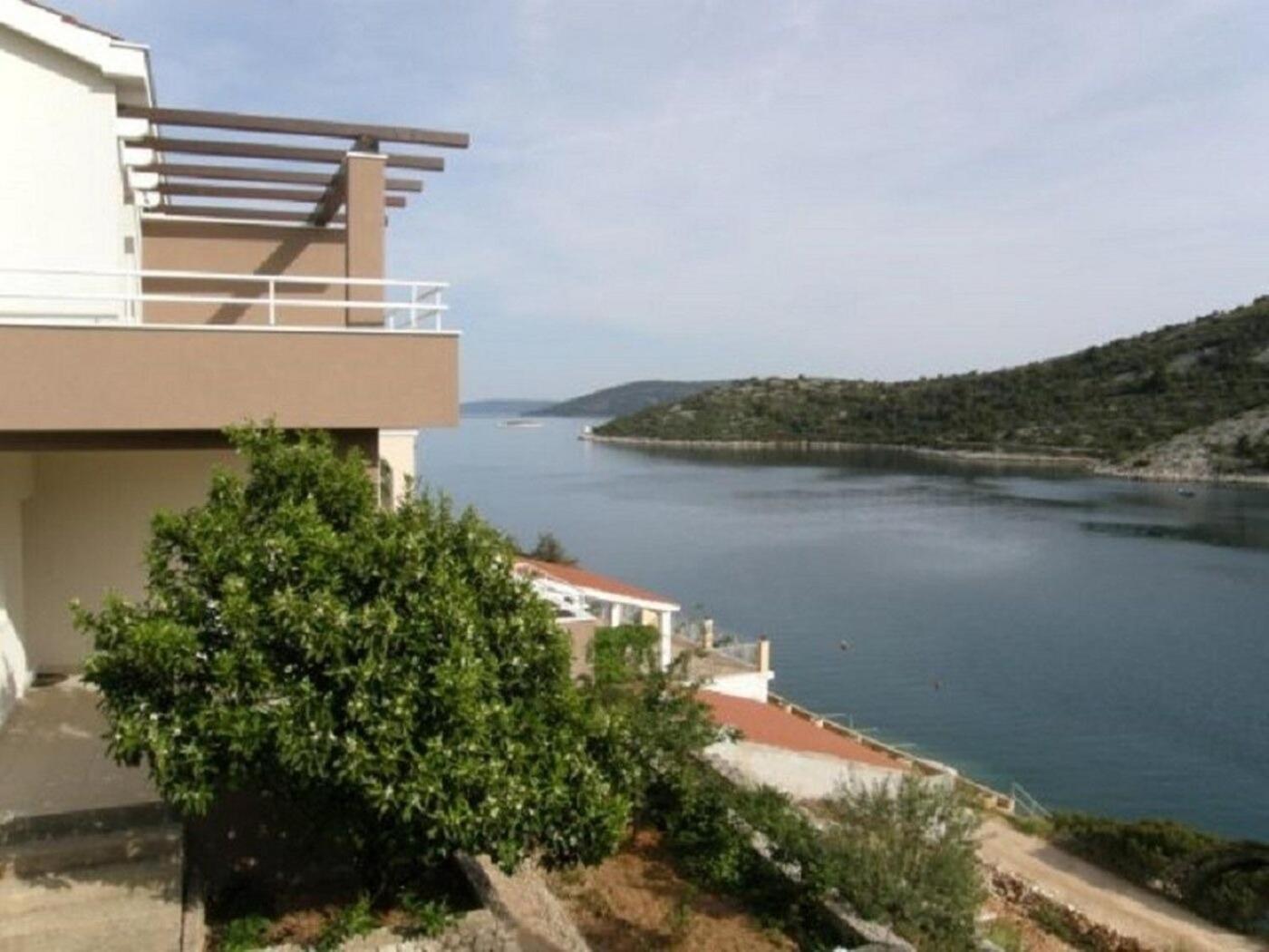 Apartments Ljubi Vinišće Екстериор снимка