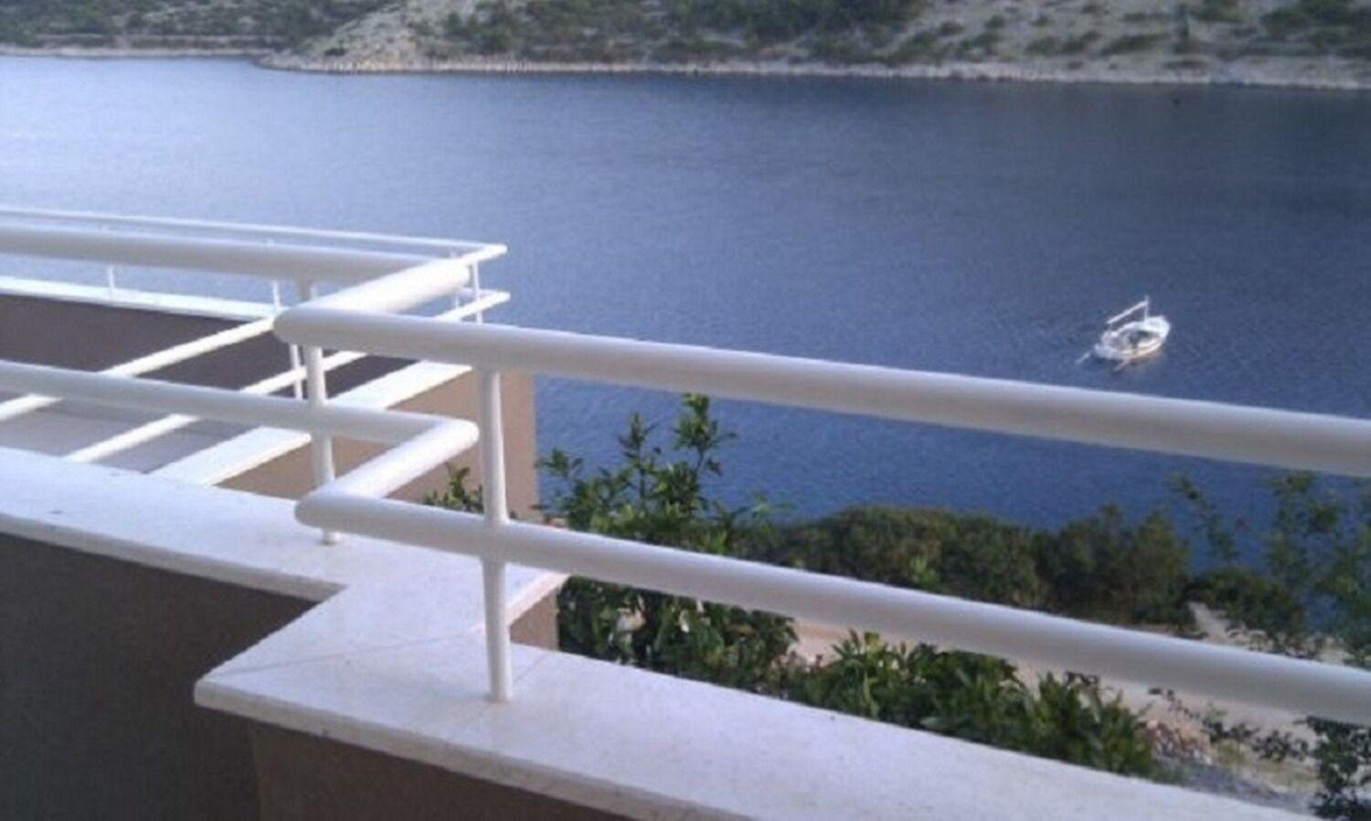 Apartments Ljubi Vinišće Екстериор снимка